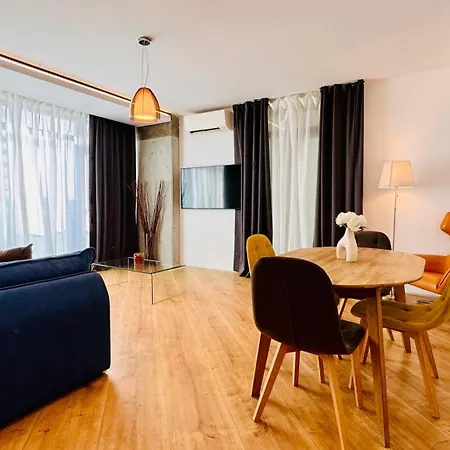 Premium Urban - Light Filled 1br With Balcony Appartement Boekarest