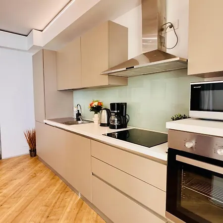 Premium Urban - Light Filled 1br With Balcony Апартаменты *