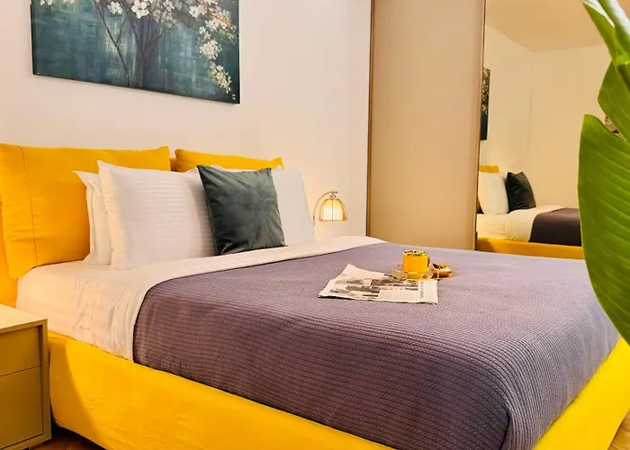 Premium Urban - Light Filled 1br With Balcony Апартаменти