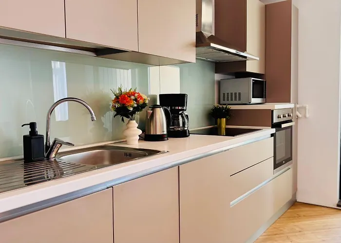 Premium Urban - Light Filled 1br With Balcony Апартаменти Бухарест