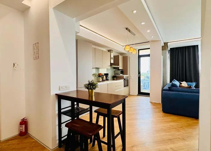 Premium Urban - Light Filled 1br With Balcony *