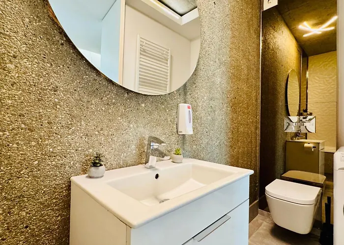 Premium Urban - Light Filled 1br With Balcony Apartmán