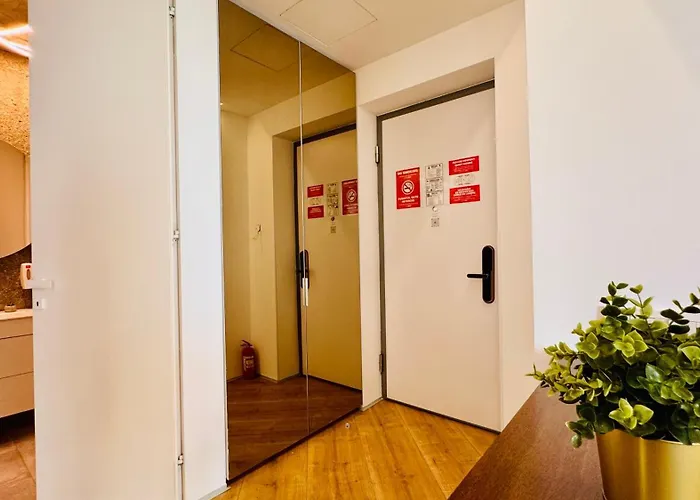 Апартаменти Premium Urban - Light Filled 1br With Balcony