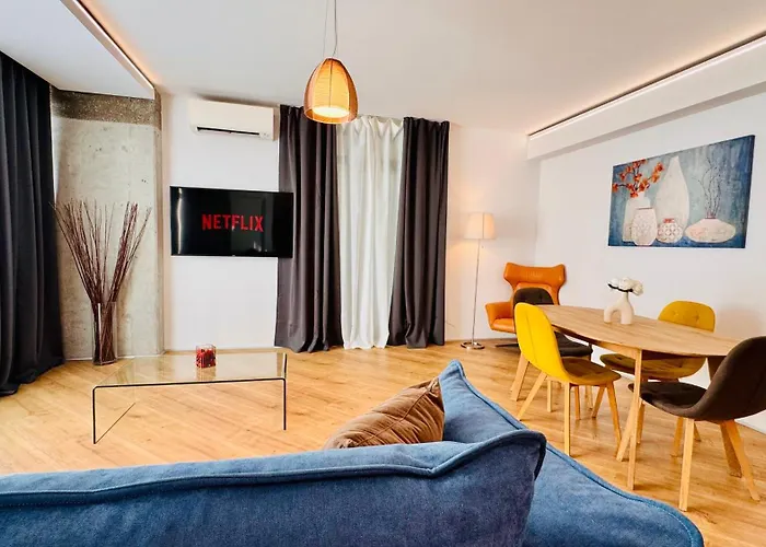 Premium Urban - Light Filled 1br With Balcony Апартаменти *