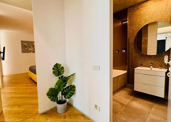 Apartment Premium Urban - Light Filled 1br With Balcony *