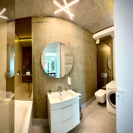 Premium Urban - Light Filled 1br With Balcony * 부쿠레슈티