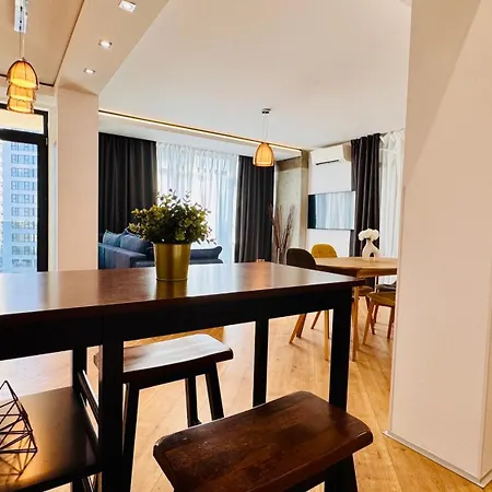 Premium Urban - Light Filled 1br With Balcony * 부쿠레슈티