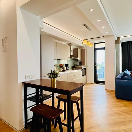 Premium Urban - Light Filled 1br With Balcony *