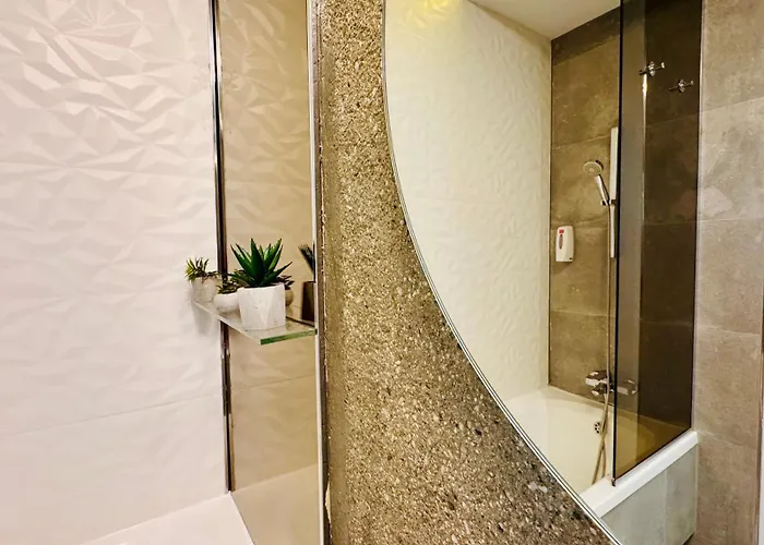 아파트 Premium Urban - Light Filled 1br With Balcony *